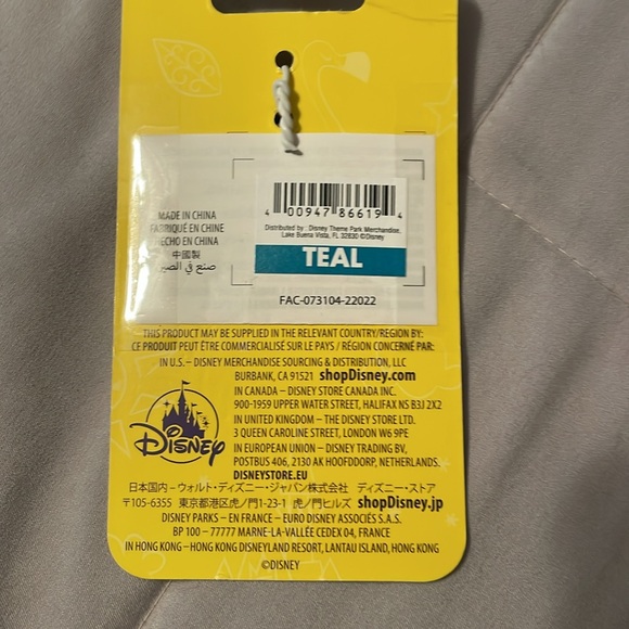 Disney Parks Flair Chip and Dale Rescue Ranger Keychain Bag Charm New - Picture 3 of 3